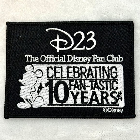 Disney D23 Official Fan Club Celebrating 10 Fan-Tastic Years Patch Black White - Picture 1 of 2